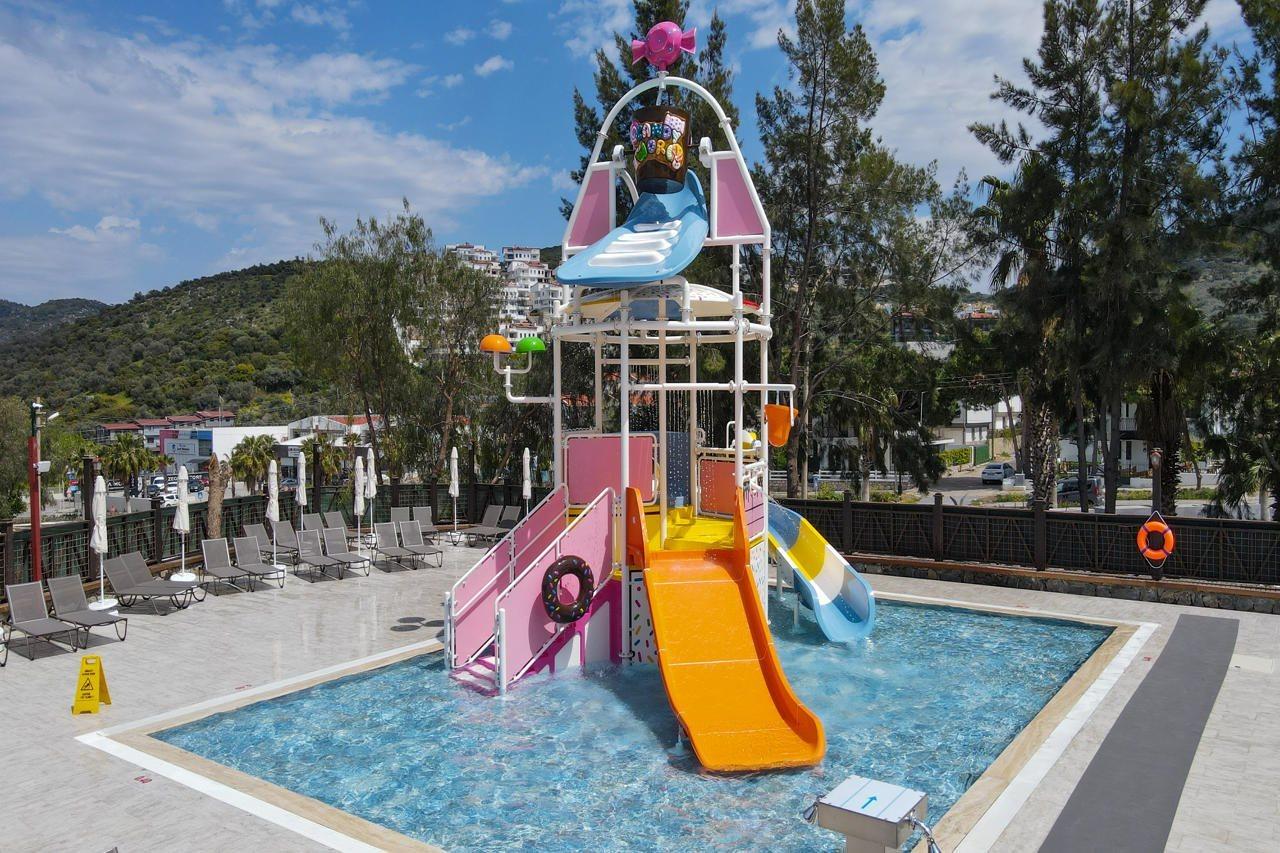 Ramada Hotel & Suites By Wyndham Kusadasi