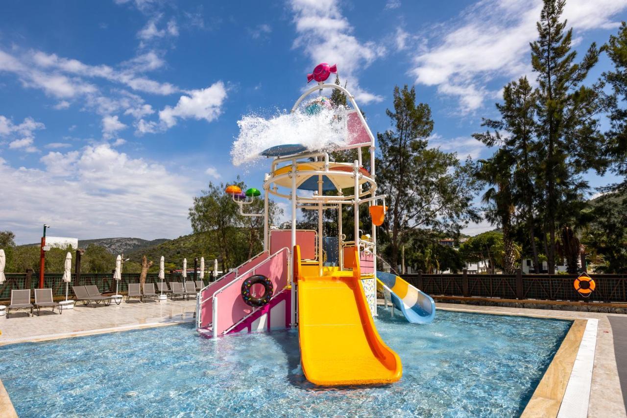 Ramada Hotel & Suites By Wyndham Kusadasi Отель 4*