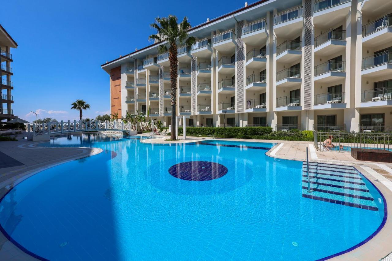 Ramada Hotel & Suites By Wyndham Kusadasi 4* Кушадасы