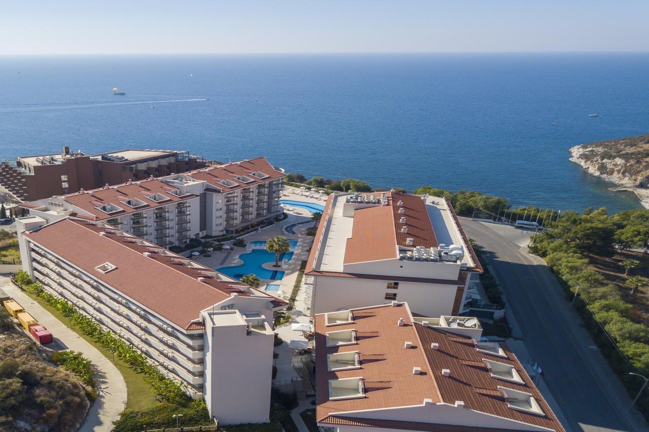 Отель Ramada Hotel & Suites By Wyndham Kusadasi