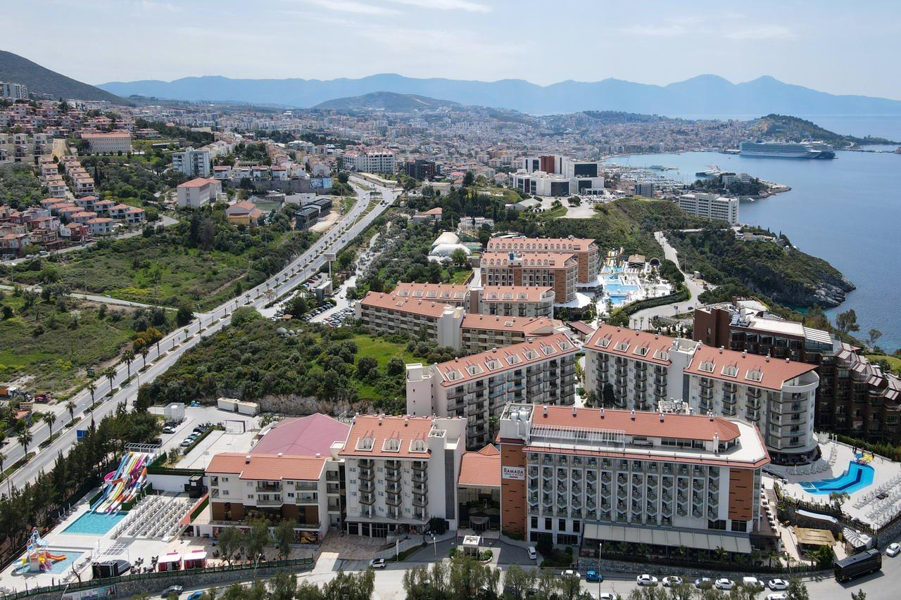 Отель Ramada Hotel & Suites By Wyndham Kusadasi Кушадасы