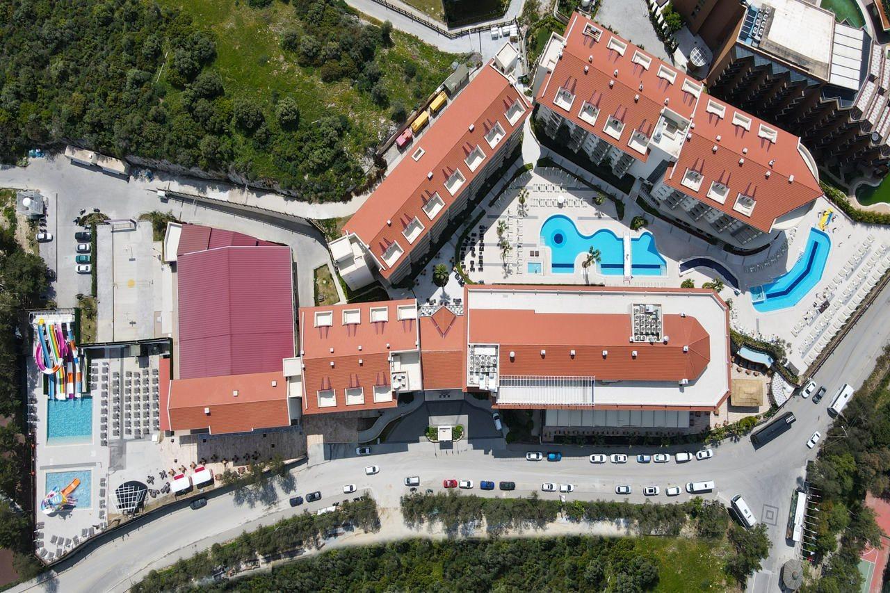 Отель Ramada Hotel & Suites By Wyndham Kusadasi 4*