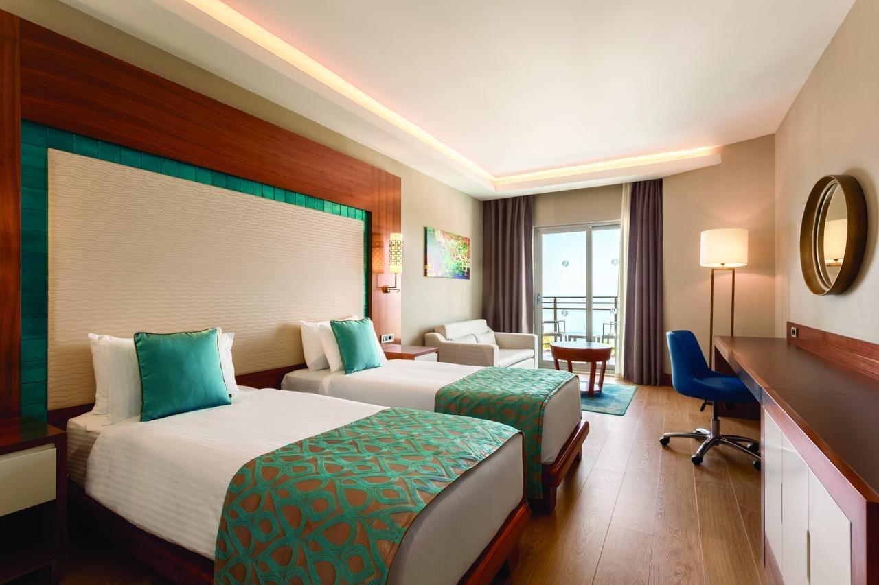 Ramada Hotel & Suites By Wyndham Kusadasi Отель Кушадасы